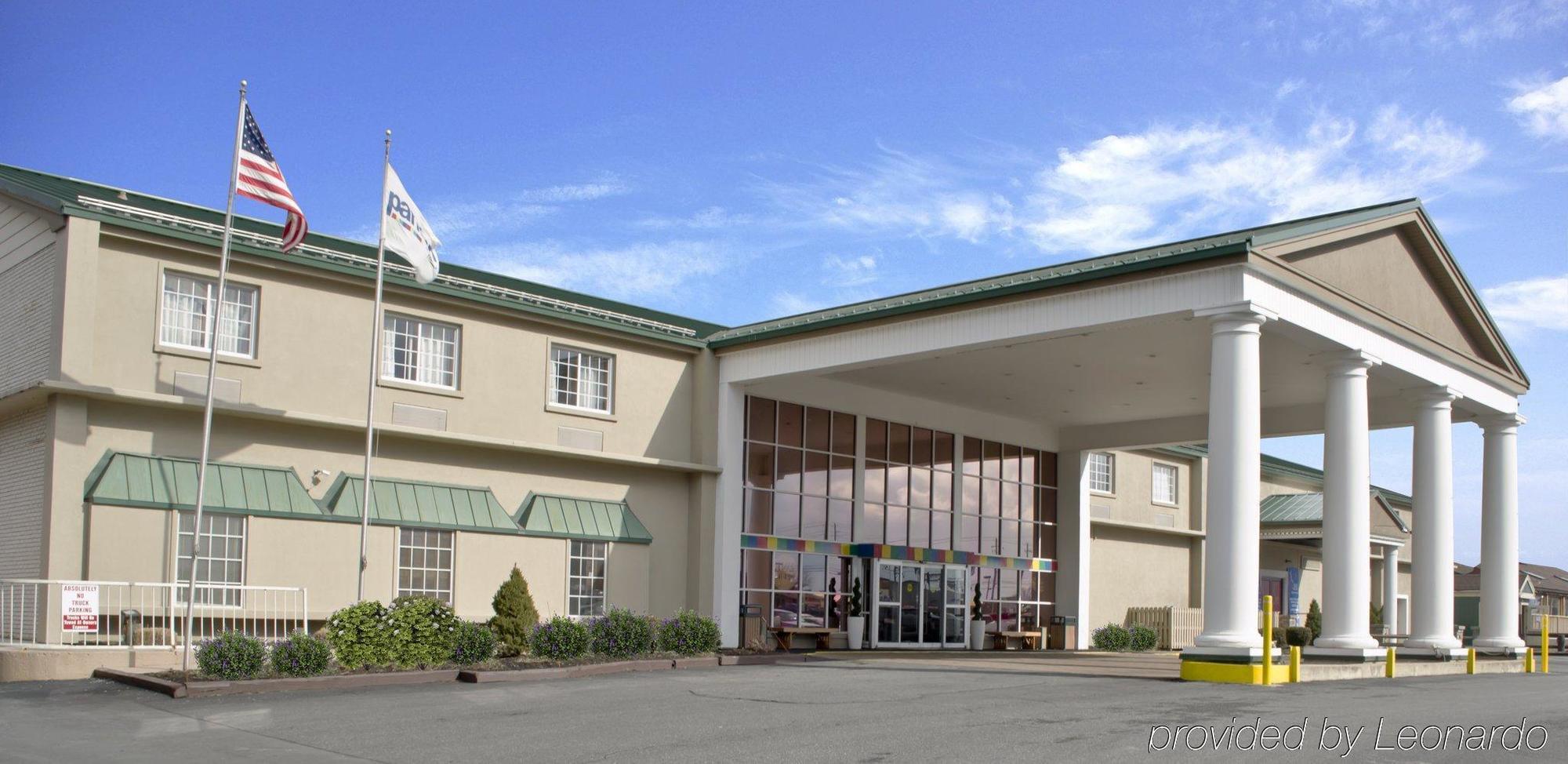 Park Inn By Radisson Harrisburg West Меканиксберг Экстерьер фото