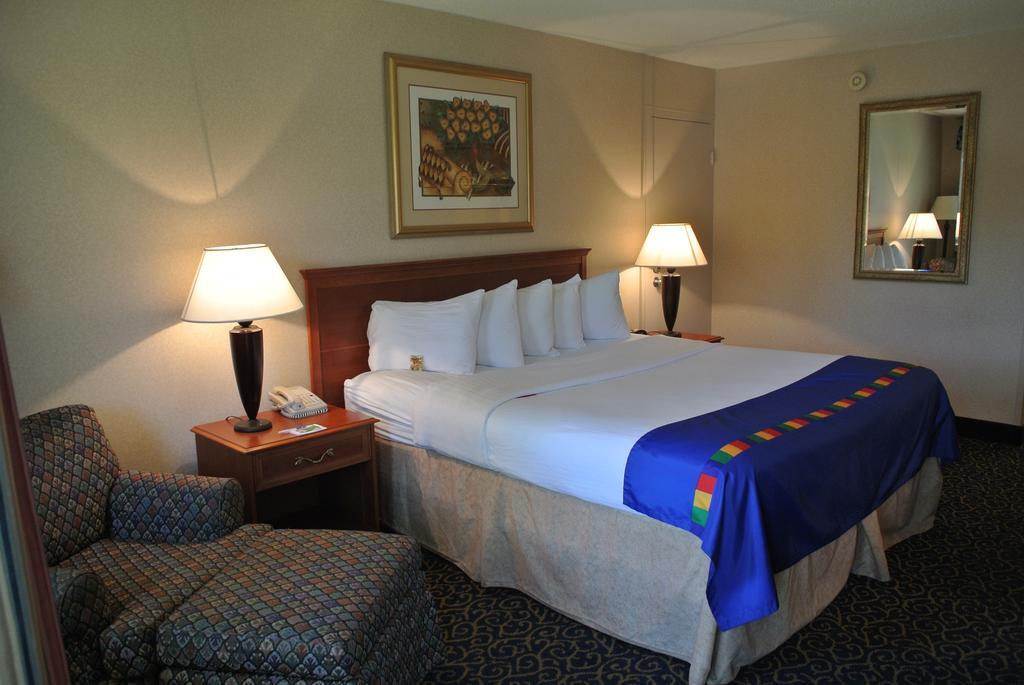 Park Inn By Radisson Harrisburg West Меканиксберг Номер фото