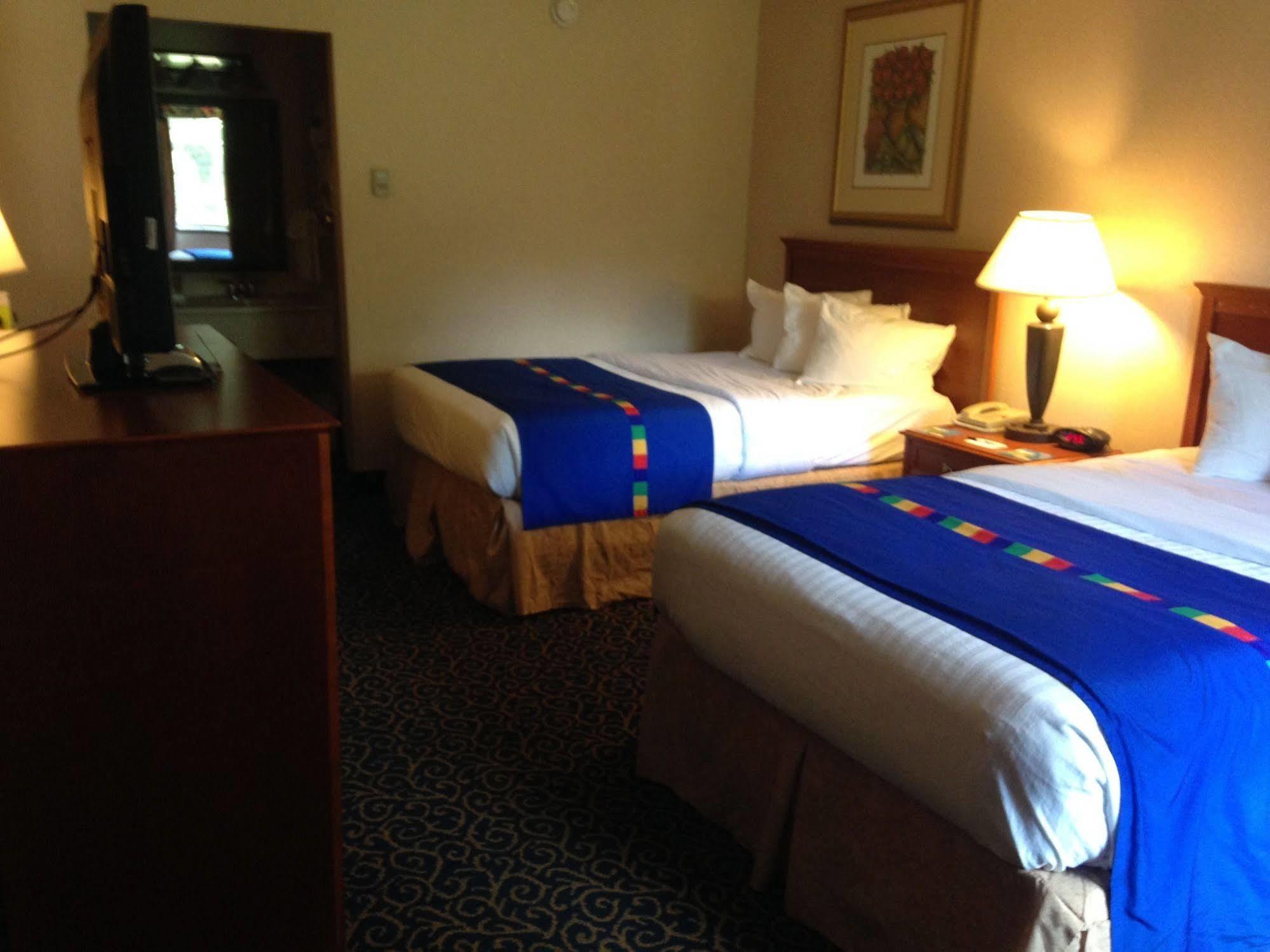 Park Inn By Radisson Harrisburg West Меканиксберг Экстерьер фото