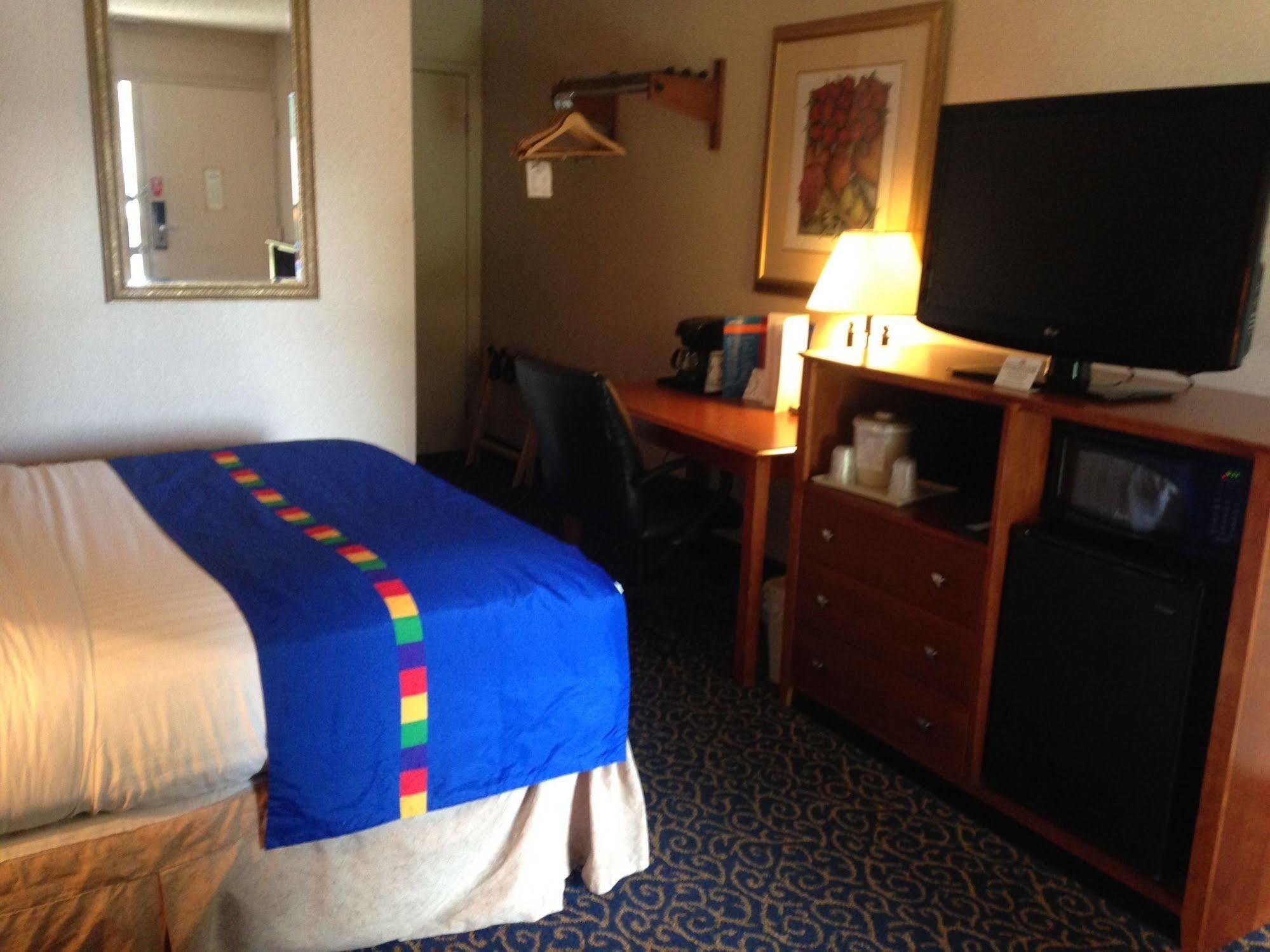 Park Inn By Radisson Harrisburg West Меканиксберг Экстерьер фото