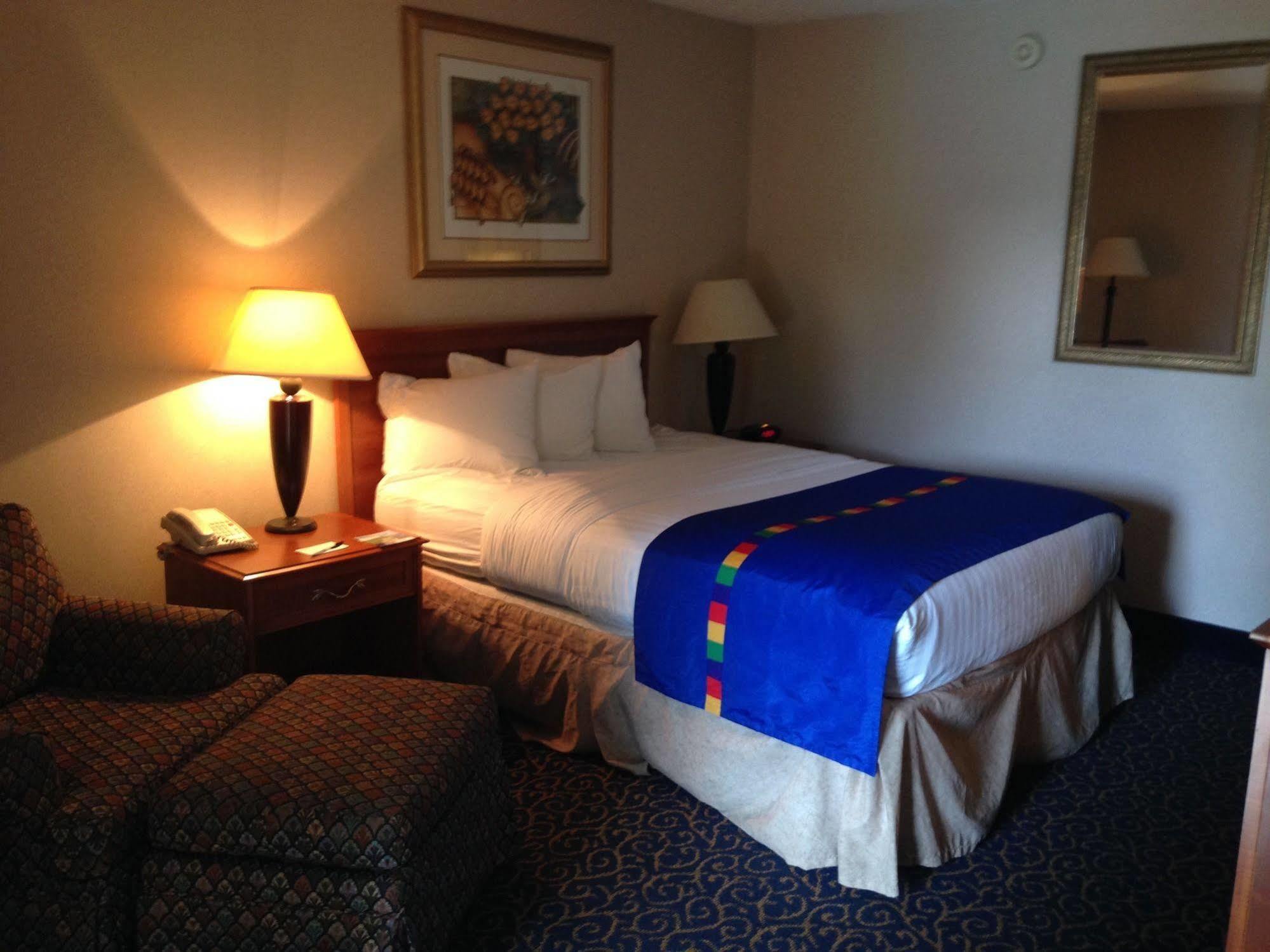 Park Inn By Radisson Harrisburg West Меканиксберг Экстерьер фото