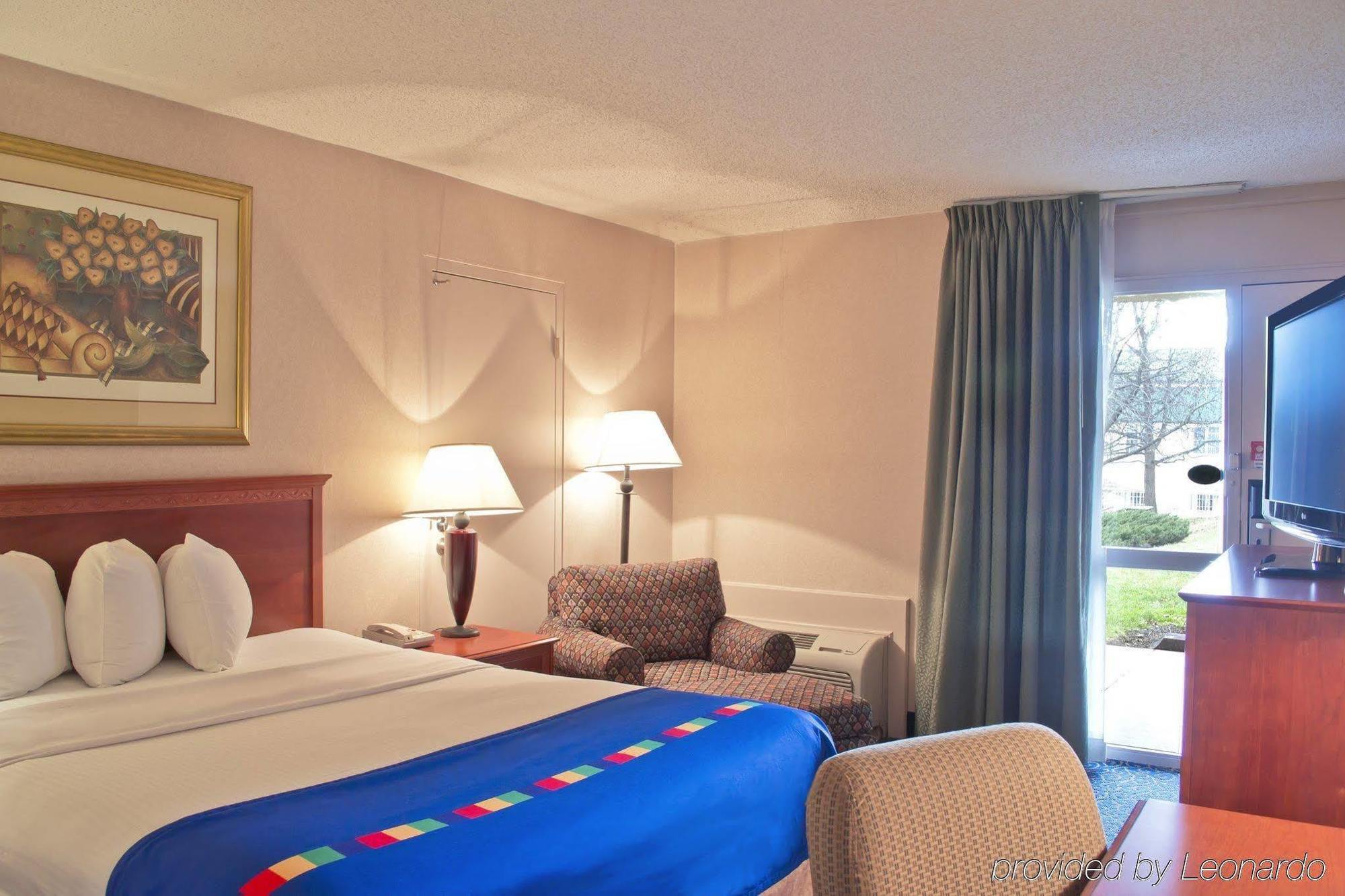 Park Inn By Radisson Harrisburg West Меканиксберг Номер фото