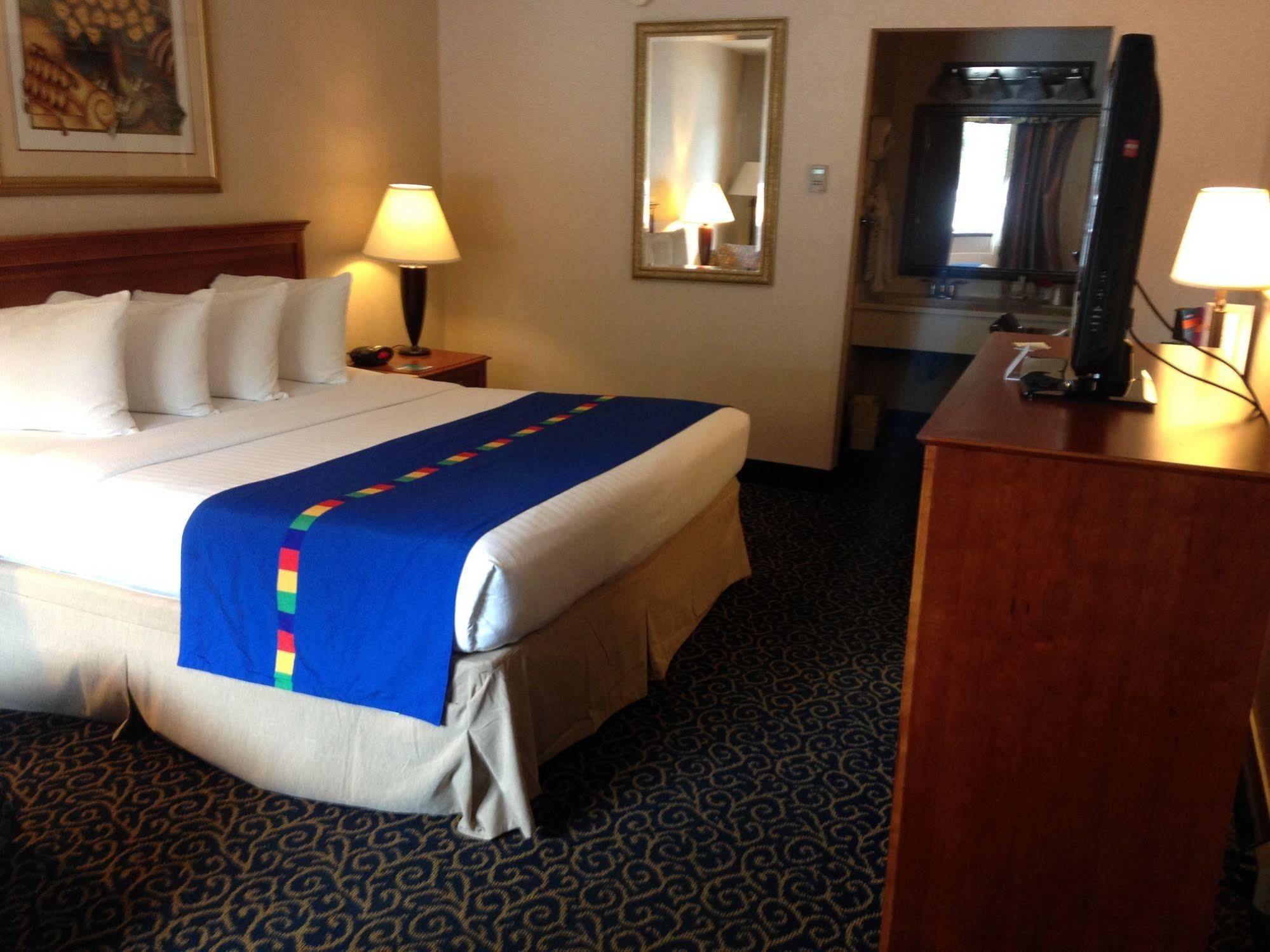 Park Inn By Radisson Harrisburg West Меканиксберг Экстерьер фото