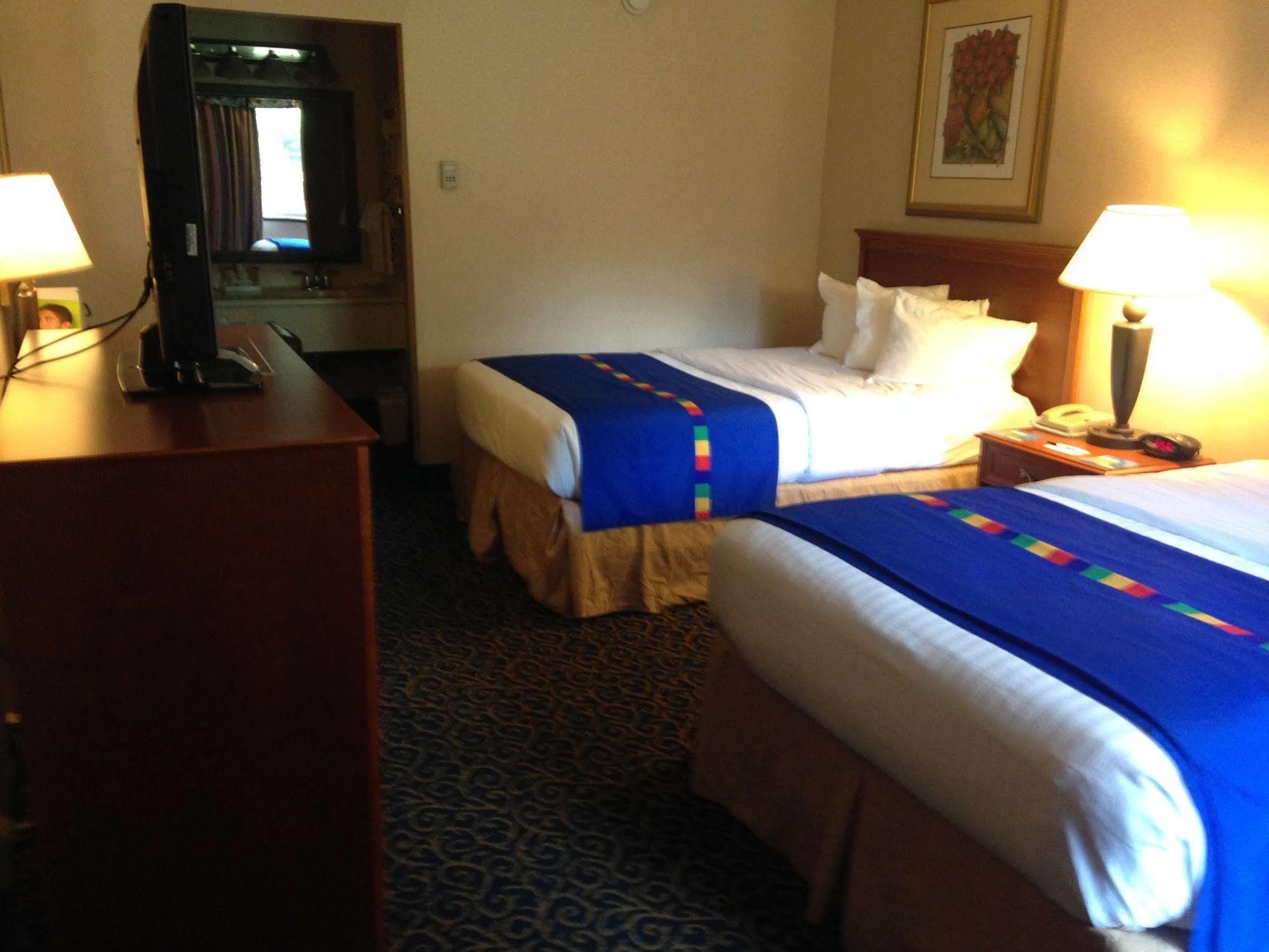 Park Inn By Radisson Harrisburg West Меканиксберг Экстерьер фото